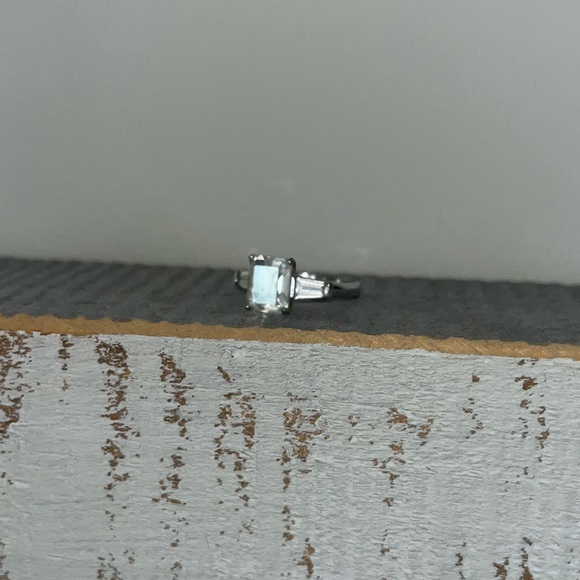 Vintage 14k White Gold Emerald Cut Cubic Zirconia Ring - Picture 3 of 7